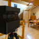 Image d'une caméra Matterport dans le magasin plum'art à Oulens-sous-Echallens pour 3D Swiss View, spécialiste de la visite virtuelle en Suisse
